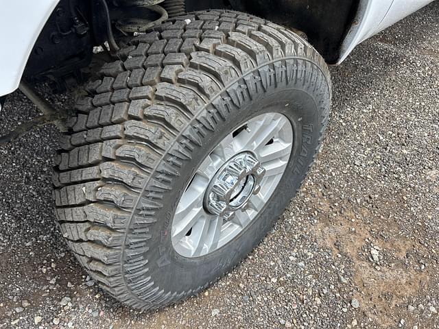 Image of Ford F-350 equipment image 4