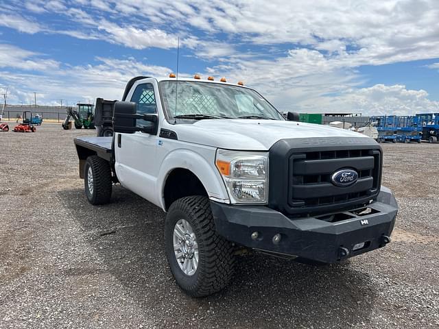 Image of Ford F-350 equipment image 3