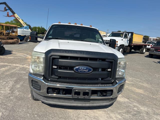 Image of Ford F-350 equipment image 2