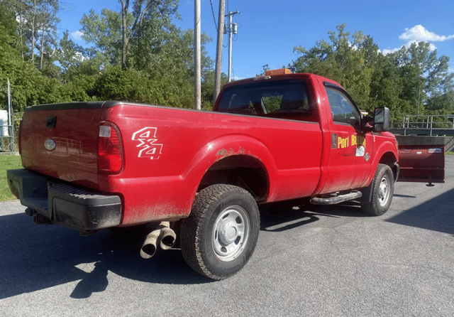 Image of Ford F-350 equipment image 4