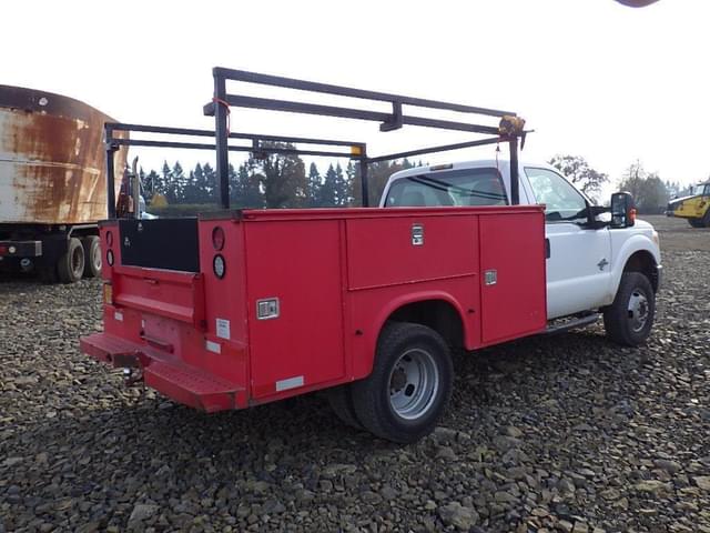 Image of Ford F-350 equipment image 4