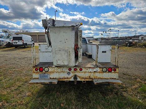 Image of Ford F-350 equipment image 3