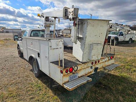 Image of Ford F-350 equipment image 2