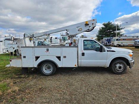 Image of Ford F-350 equipment image 4