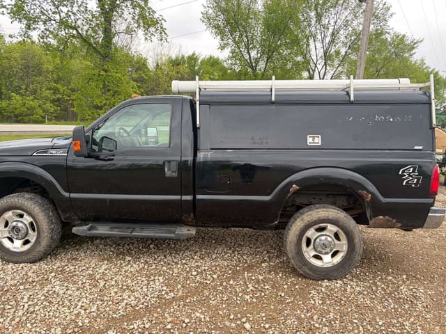 Image of Ford F-350 equipment image 2