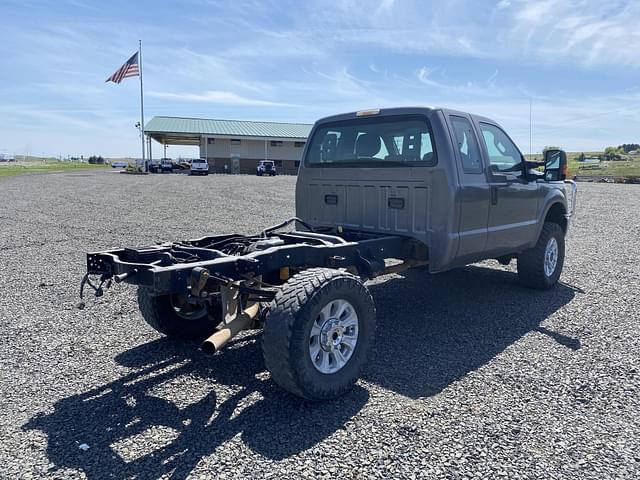 Image of Ford F-350 equipment image 4
