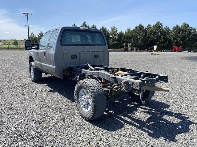 Image of Ford F-350 equipment image 2