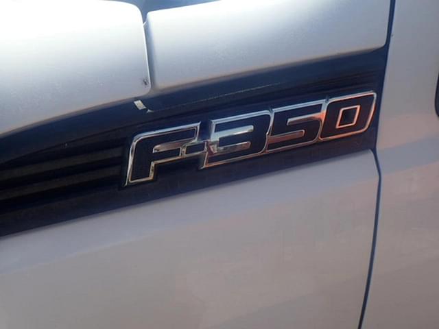 Image of Ford F-350 equipment image 3