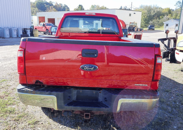 Image of Ford F-350 equipment image 3