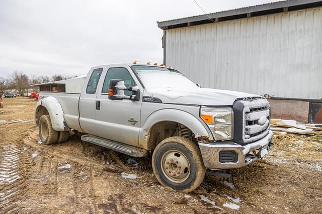 Image of Ford F-350 equipment image 3