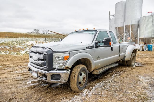 Image of Ford F-350 equipment image 2