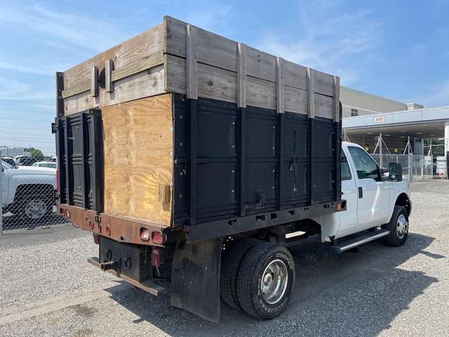 Image of Ford F-350 equipment image 2