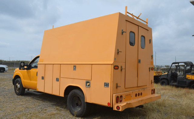 Image of Ford F-350 equipment image 1