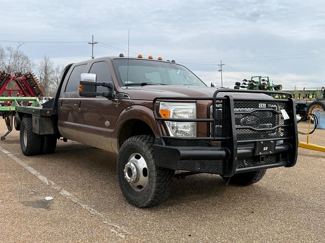 Image of Ford F-350 equipment image 2