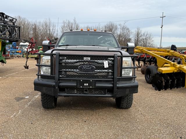 Image of Ford F-350 equipment image 3