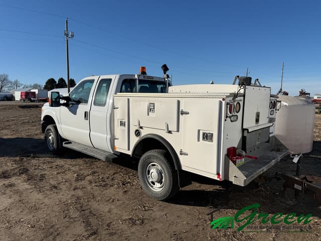 Image of Ford F-350 equipment image 2