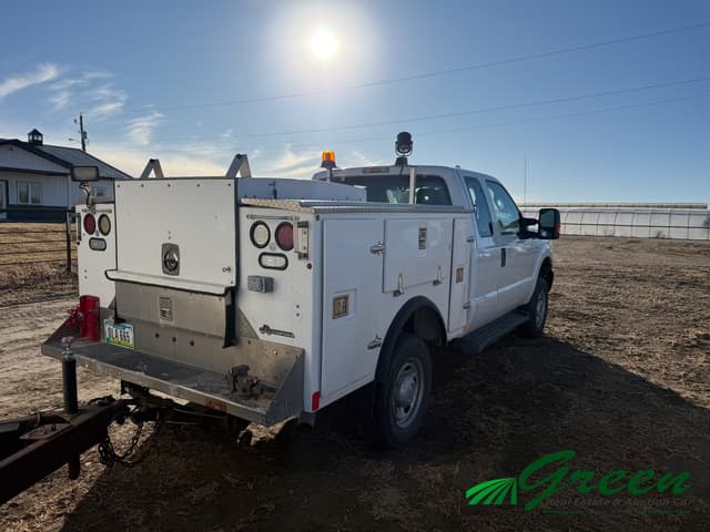 Image of Ford F-350 equipment image 3
