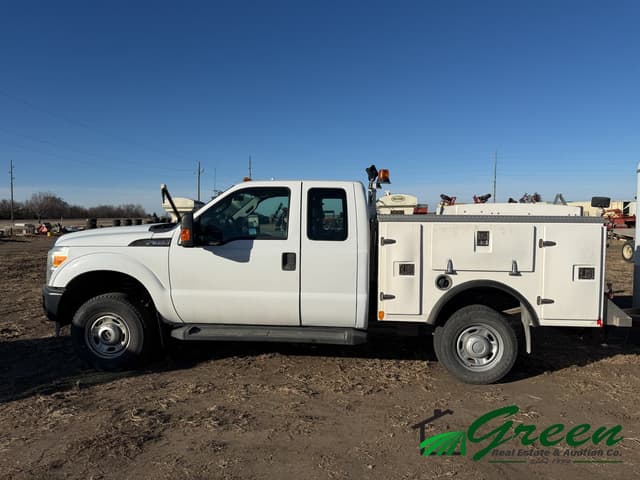 Image of Ford F-350 equipment image 1