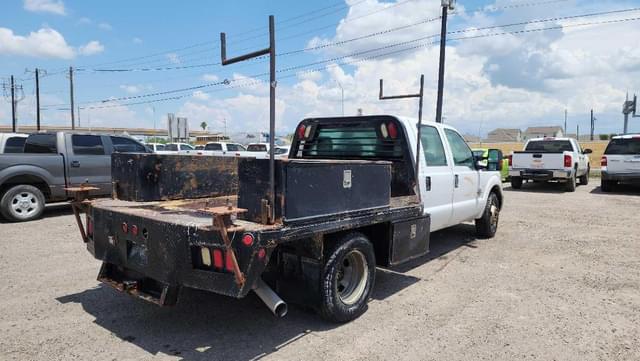 Image of Ford F-350 equipment image 3