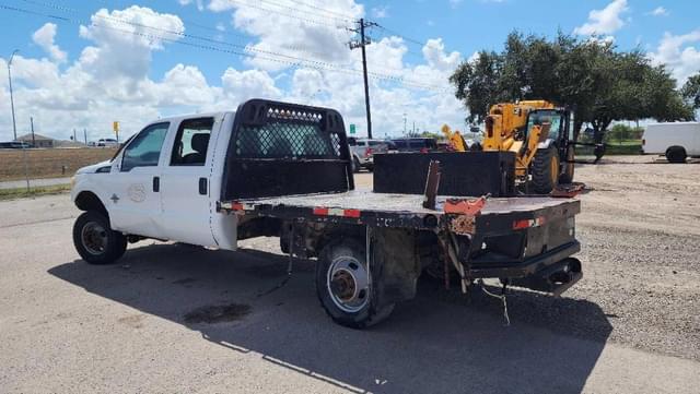 Image of Ford F-350 equipment image 3