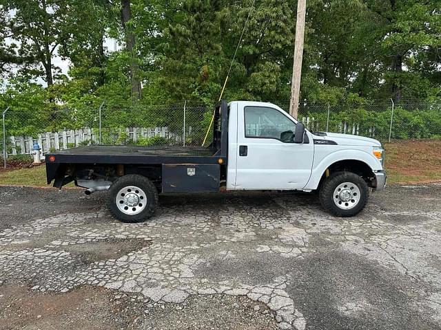 Image of Ford F-350 equipment image 3