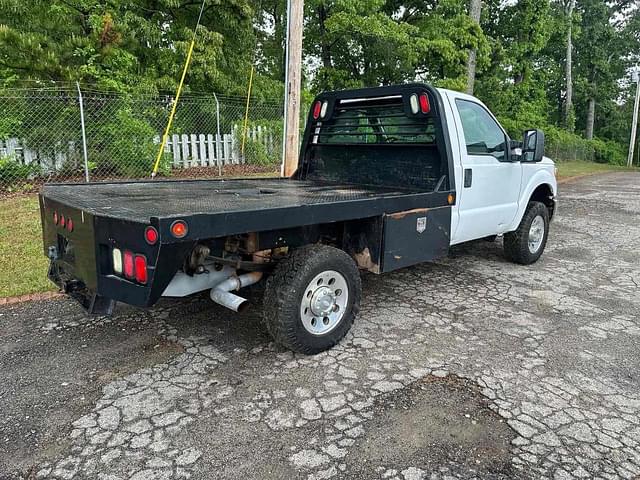 Image of Ford F-350 equipment image 4