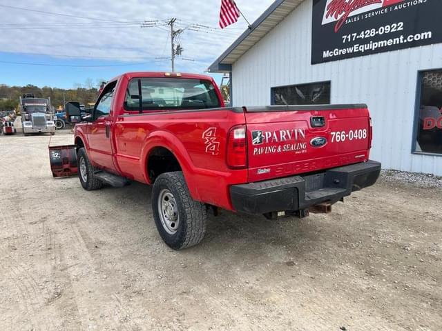 Image of Ford F-350 equipment image 2