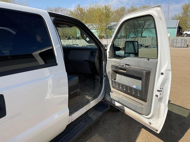 Thumbnail image Ford F-350 16