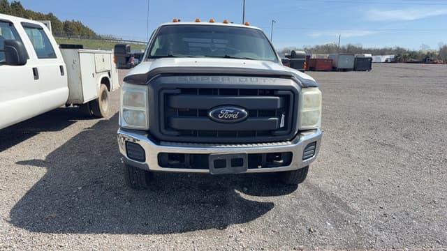 Image of Ford F-350 equipment image 1