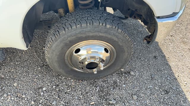 Image of Ford F-350 equipment image 3