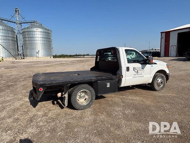 Image of Ford F-350 equipment image 3