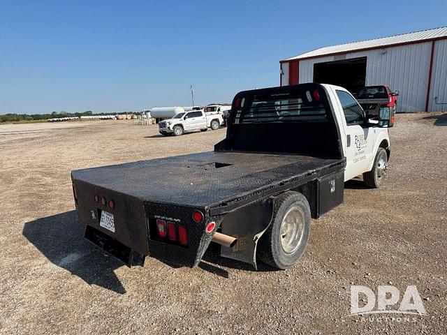 Image of Ford F-350 equipment image 4