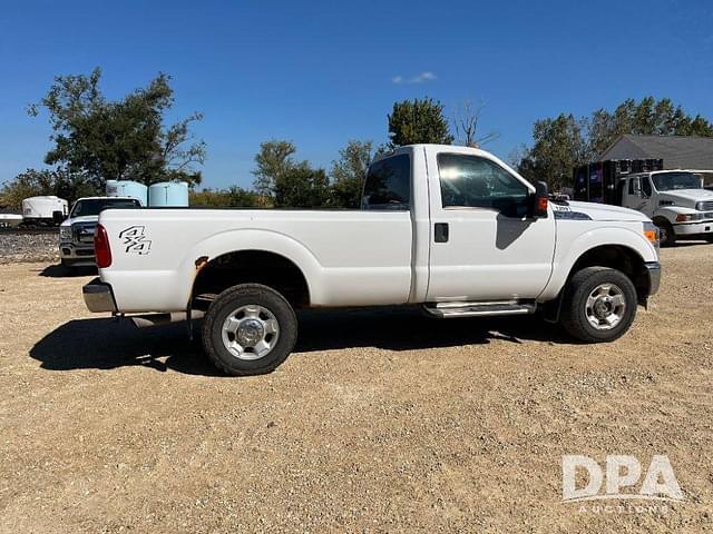 Image of Ford F-350 equipment image 4