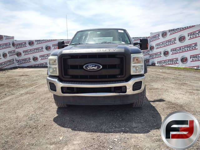 Image of Ford F-350 equipment image 1