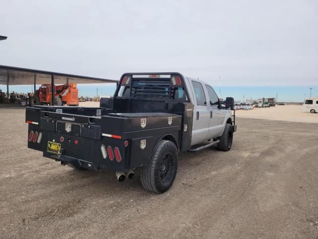 Image of Ford F-350 equipment image 4