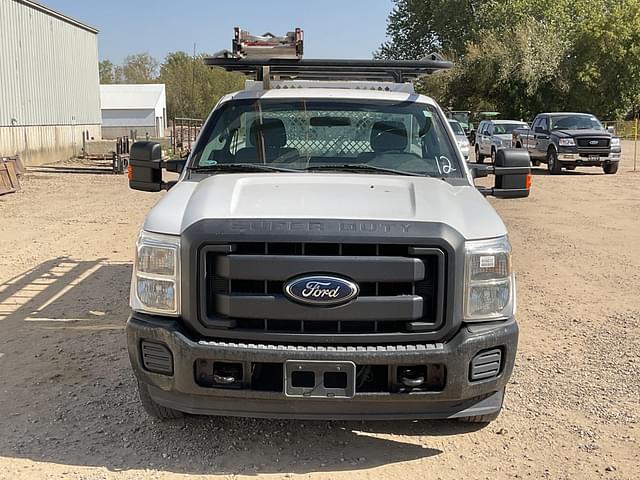 Image of Ford F-350 equipment image 1