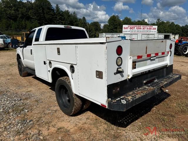 Image of Ford F-350 equipment image 2