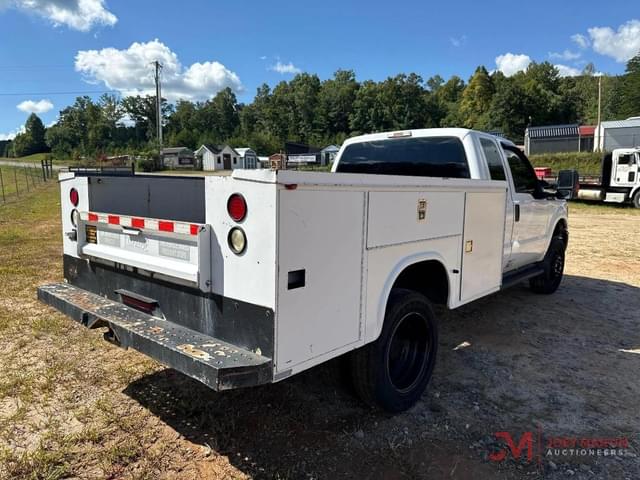 Image of Ford F-350 equipment image 1