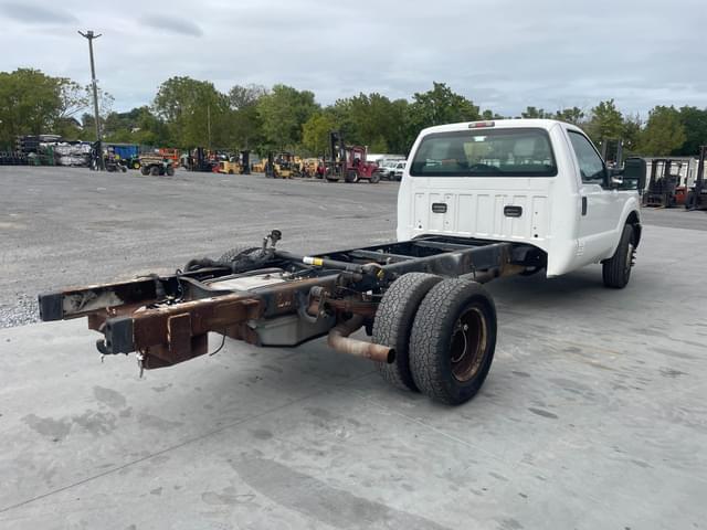 Image of Ford F-350 equipment image 2