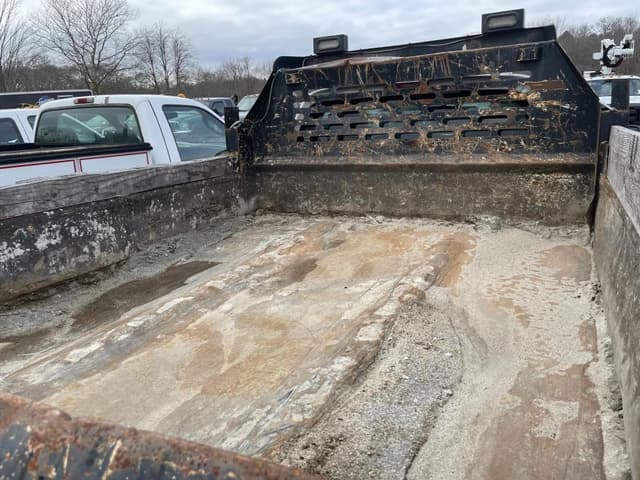 Image of Ford F-450 equipment image 4