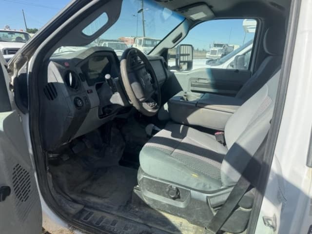 Image of Ford F-450 equipment image 3