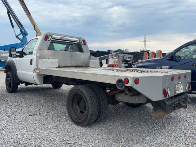 Image of Ford F-450 equipment image 3