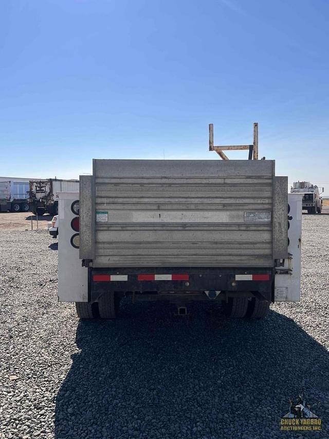 Image of Ford F-450 equipment image 3