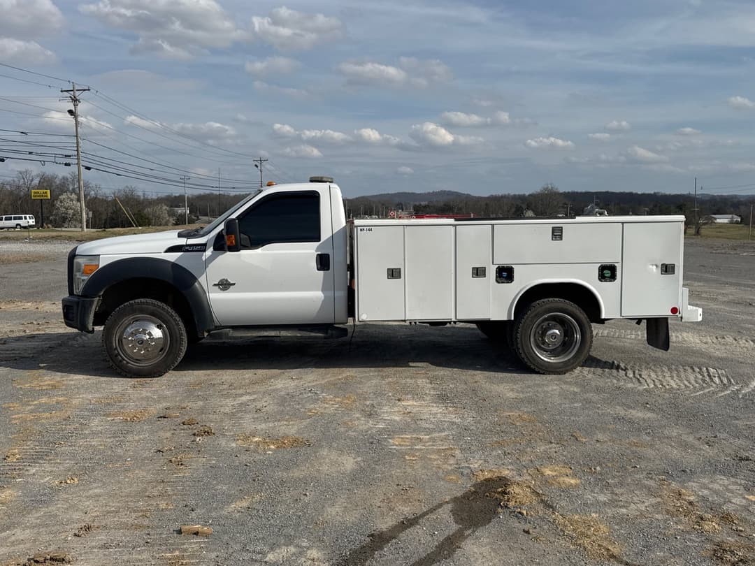 Image of Ford F-450 Primary image