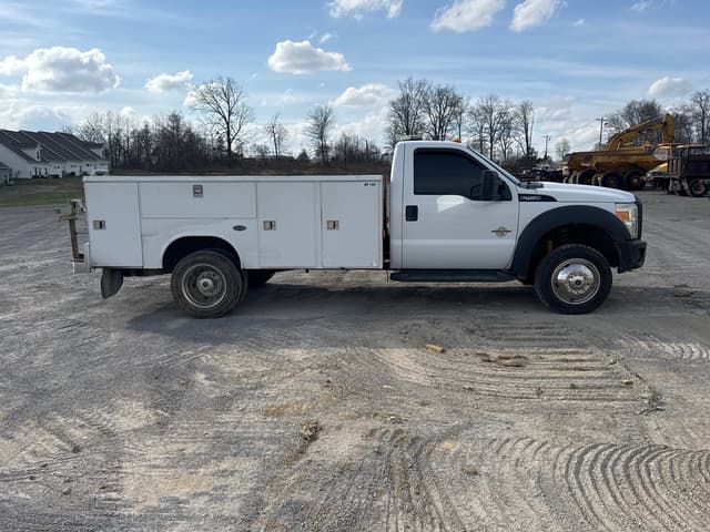 Image of Ford F-450 equipment image 4