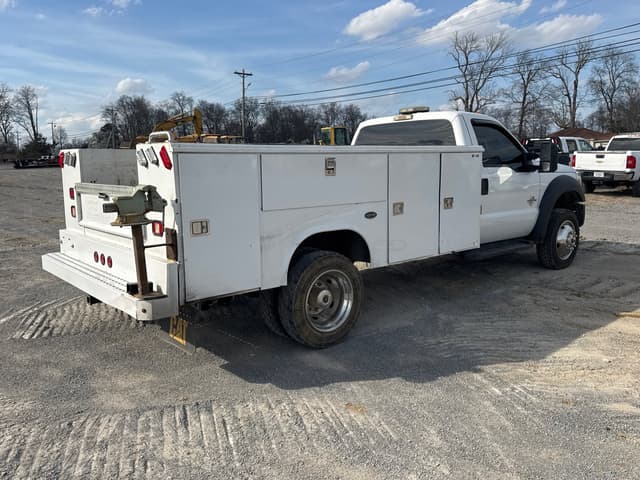 Image of Ford F-450 equipment image 3