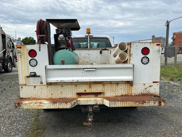 Image of Ford F-450 equipment image 4