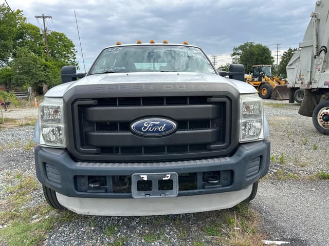 Image of Ford F-450 equipment image 2