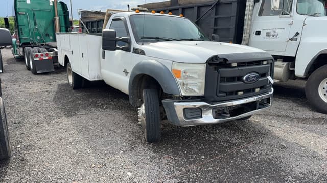 Image of Ford F-450 equipment image 2