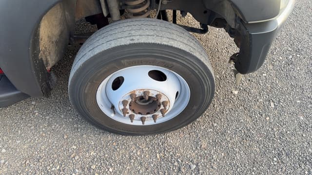 Image of Ford F-450 equipment image 3